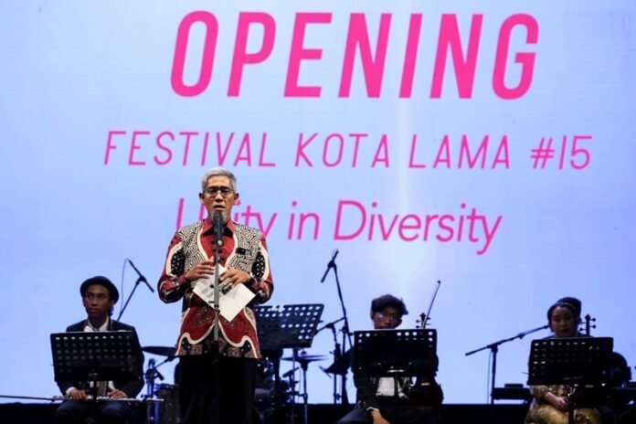 Sekda Jateng Sumarno ketika membuka Festival Kota Lama Semarang 2026 di Fasad Gedung Yayasan Kanisius, Kawasan Kota Lama Semarang, Jumat (4/9/2026).(Foto:ist)