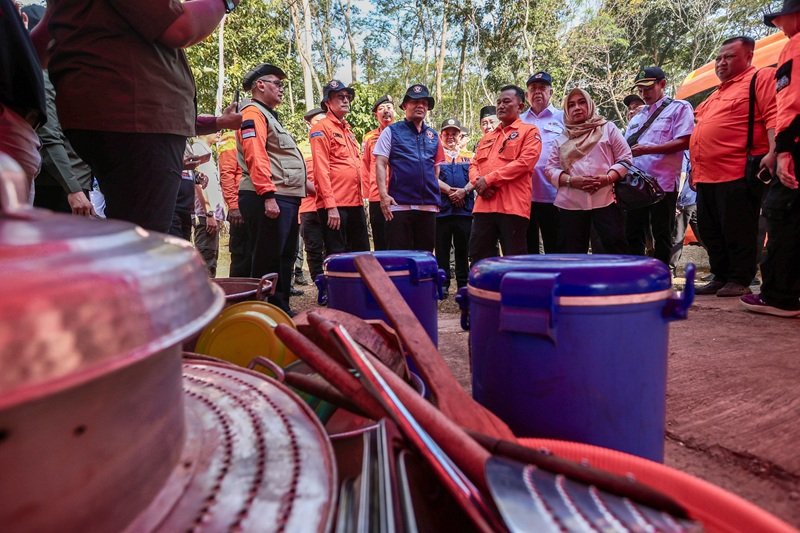 Gubernur Jateng Ahmad Luthfi ketika menutup Pelatihan Peningkatan Kapasitas Personel Tim Reaksi Cepat (TRC) Jawa Tengah di BPKH Penggaron, Kabupaten Semarang, Minggu (6/9/2026). Gubernur Jateng Ahmad Luthfi ketika menutup Pelatihan Peningkatan Kapasitas Personel Tim Reaksi Cepat (TRC) Jawa Tengah di BPKH Penggaron, Kabupaten Semarang, Minggu (6/9/2026)