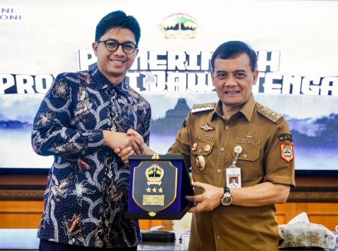 Gubernur Jateng Ahmad Luthfi dan CEO PT Daya Energi Bersih Nusantara (Denera) sekaligus Direktur Investasi Danantara Investment Management, Fadli Rahman