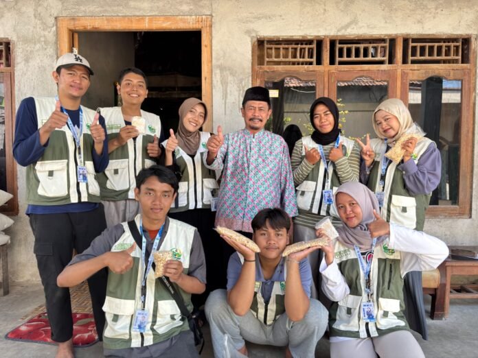 foto bersama KKN UIN WS tempe